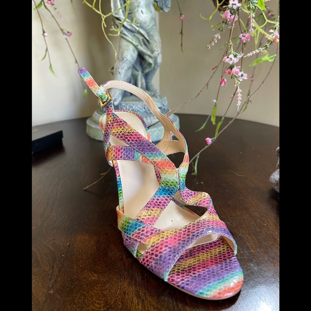 The perfect strappy heel